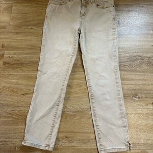 Free People Distressed Cream Jeans Womens Size 27 
Light wash beige jeans cute